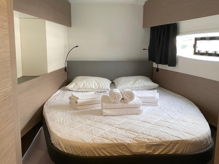 Hire Catamaran with or without skipper Fountaine Pajot Níkiti