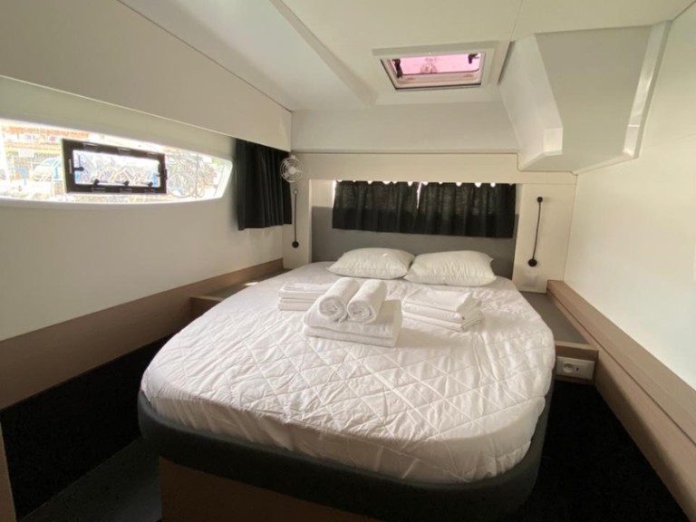 Hire Catamaran Fountaine Pajot with a boat licence