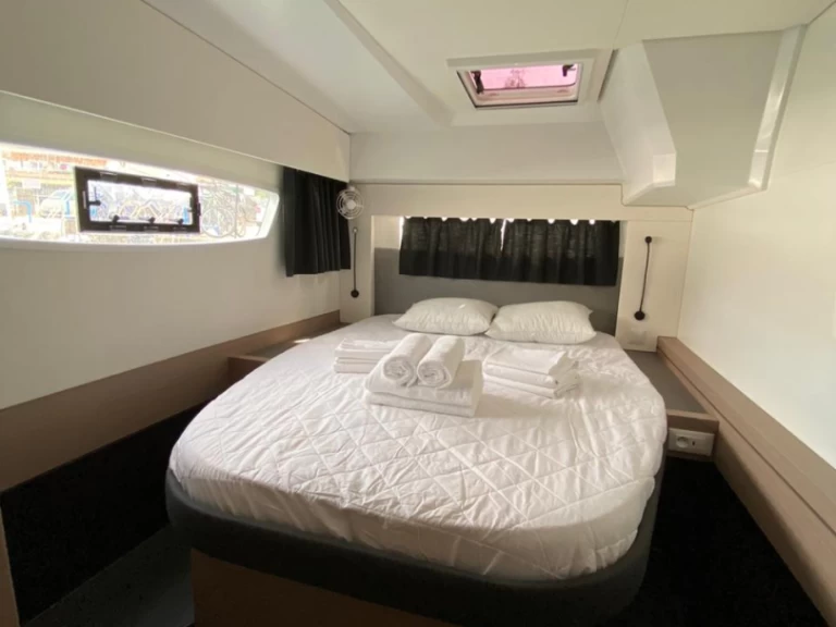 Hire Catamaran Fountaine Pajot with a boat licence