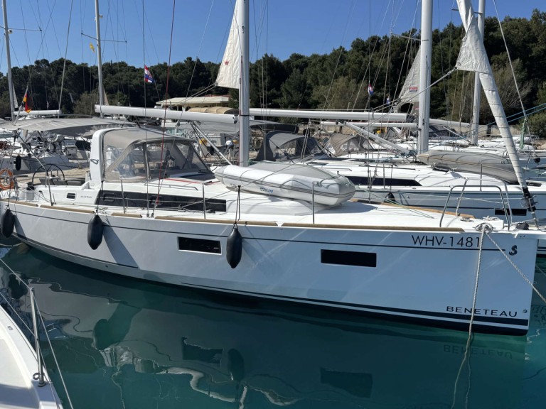 Sailboat hire in Rogoznica - Bénéteau Oceanis 38.1