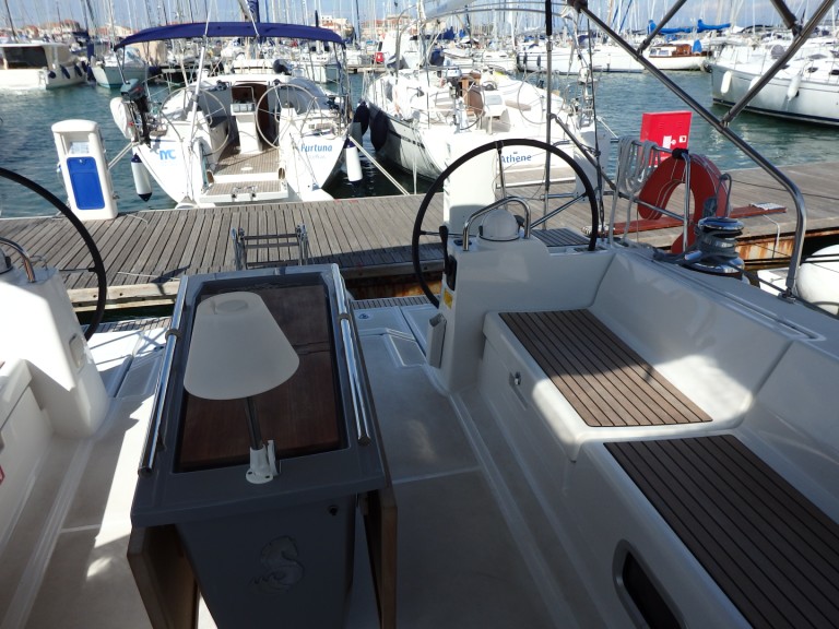 Yacht charter Lefkáda - Bénéteau Oceanis 48 on SamBoat