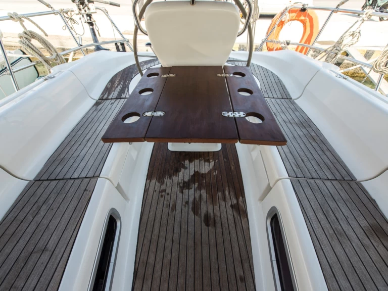 Hire Sailboat Bavaria with a boat licence