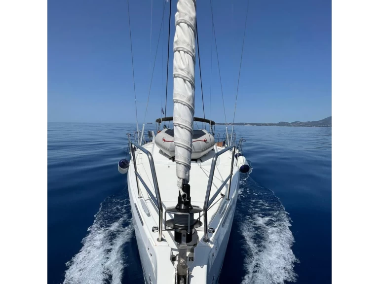Hire Sailboat Jeanneau with a boat licence