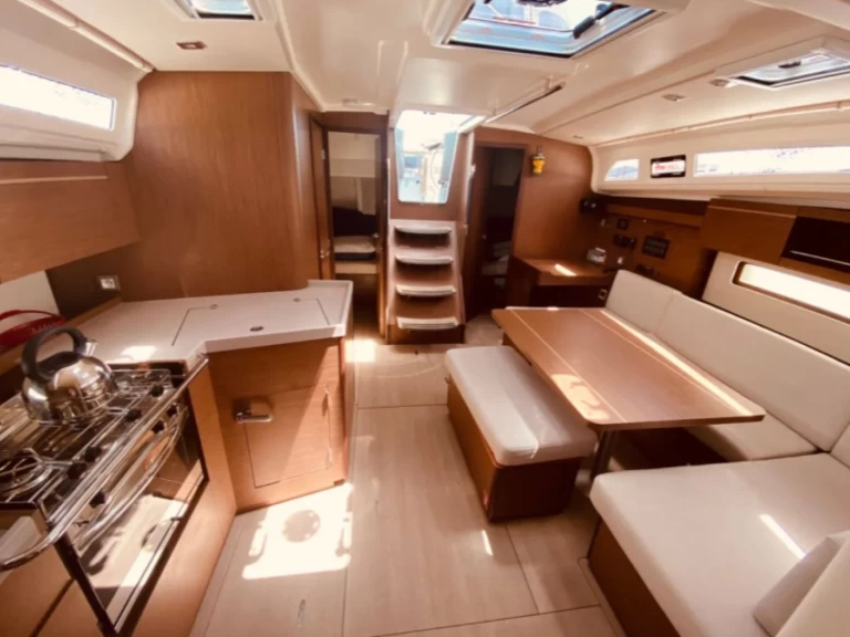 Sailboat hire in Lefkáda - Bénéteau Oceanis 40.1