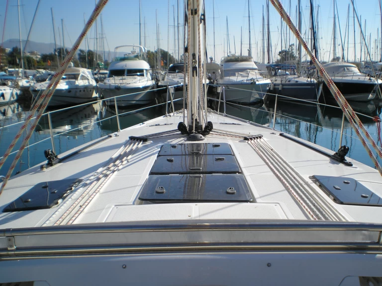 Sailboat hire in Lefkáda - Bavaria Cruiser 45