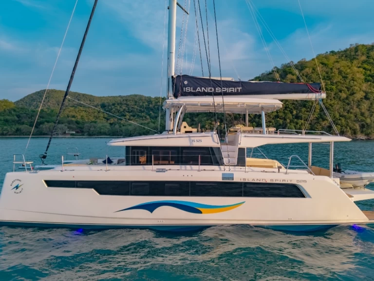 Charter a Island Spirit Yachts Island Spirit 525E in Mai Khao on Samboat