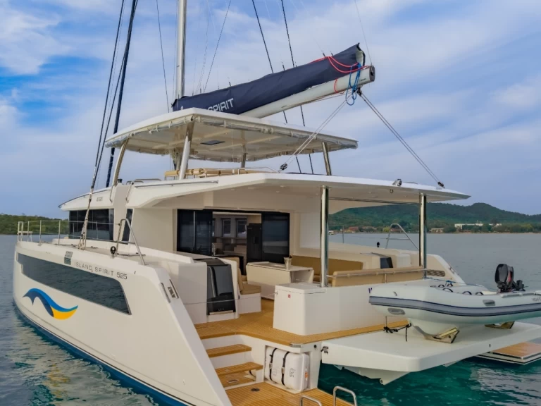 Hire Catamaran Island Spirit Yachts with a boat licence