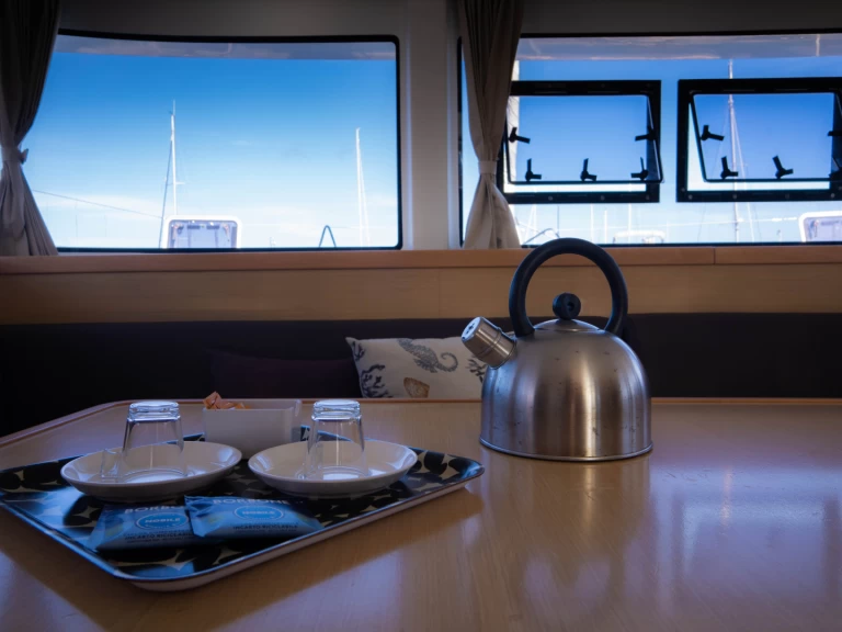 Hire Catamaran Lagoon with a boat licence