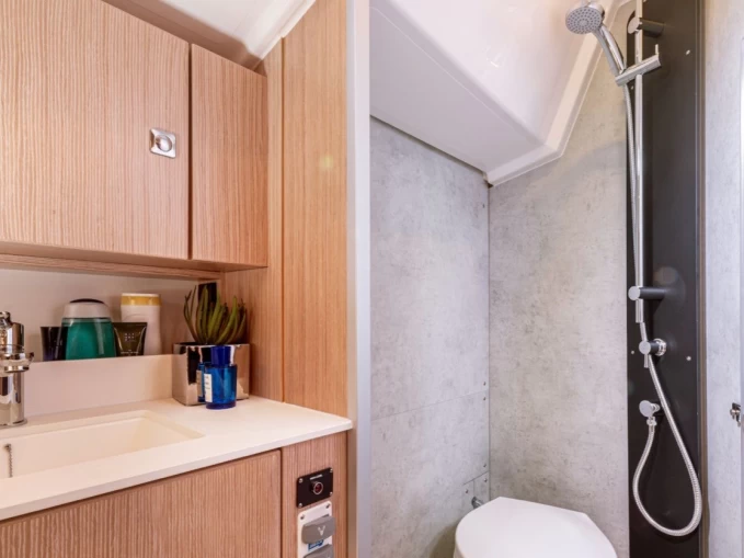 Hire Sailboat Bavaria with a boat licence