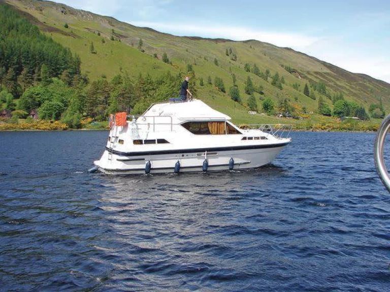 Le Boat Curlew WHS charter bareboat or skippered in  Spean Bridge
