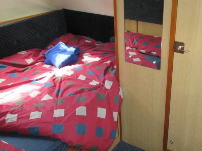 Hire a Le Boat Curlew WHS Spean Bridge