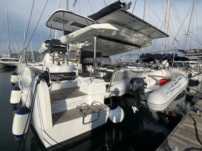 Hire a Lagoon Lagoon 43 Lefkáda