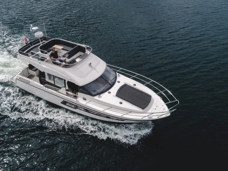 Hire a Viknes Skilso 39 FLY Sukošan