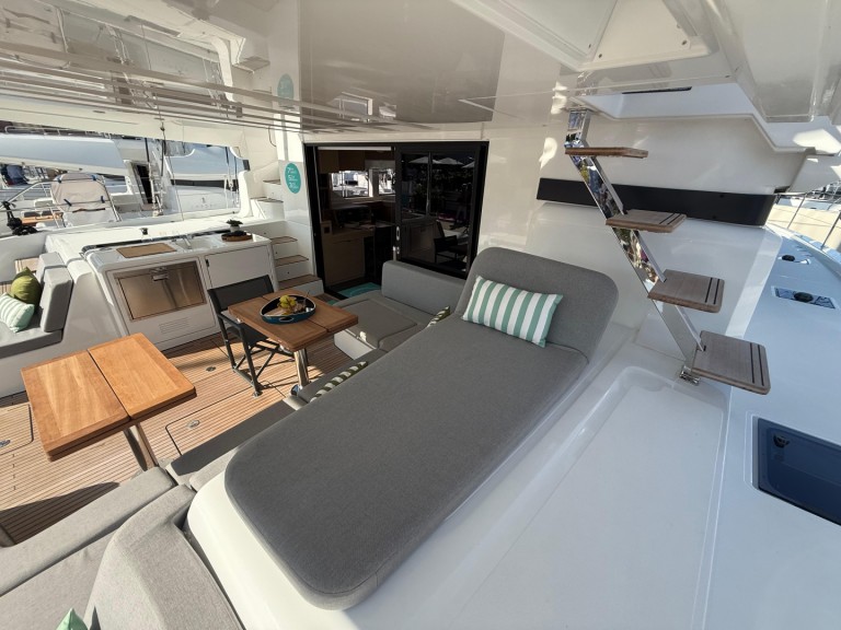 Charter a Lagoon Lagoon 55 in Salerno on Samboat