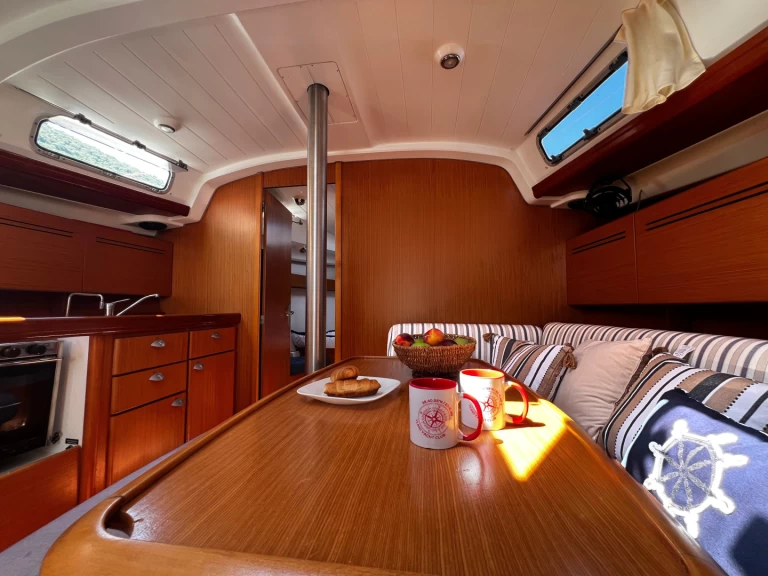 Sailboat to hire Vlycho at the best price