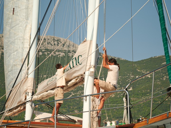 Sailboat to hire Kaštel Gomilica at the best price