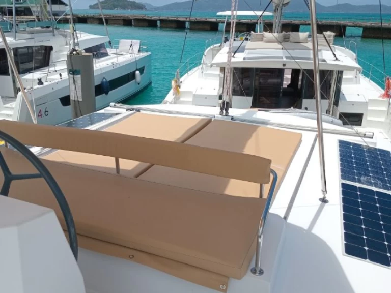 Yacht hire Praslin Island cheap Bali 4.5