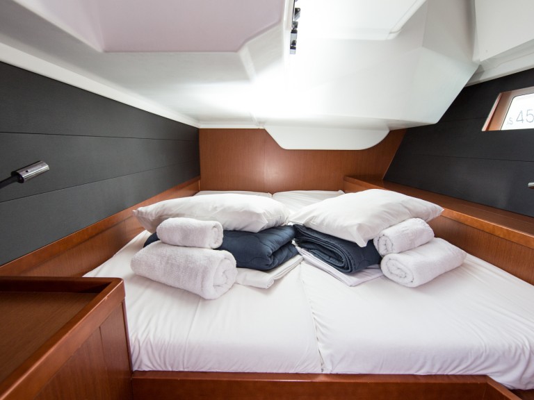 Sailboat hire in Lefkáda - Bénéteau Oceanis 45