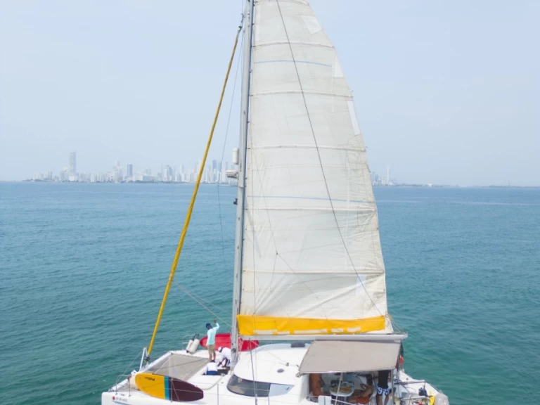 Hire Sailboat Fountaine Pajot with a boat licence