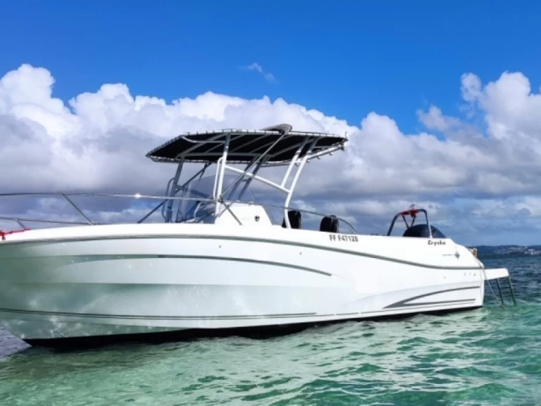Yacht hire Les Trois-Îlets cheap Cap Camarat 7.5 CC Serie 2