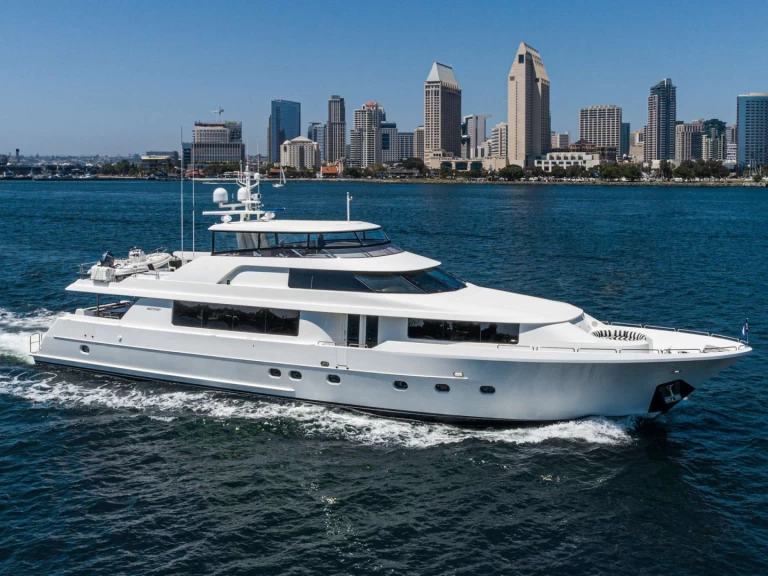 Charter a Westport BETH ANN in Fort Lauderdale on Samboat