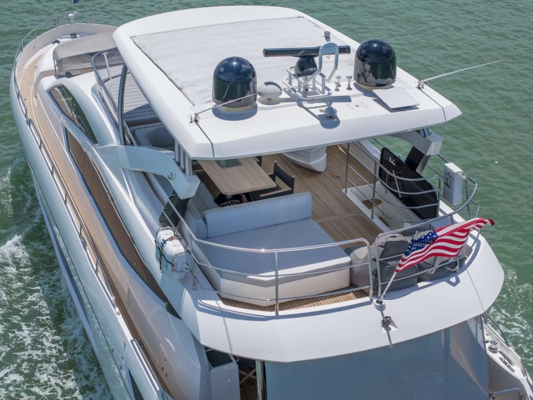 Yacht hire Bahamas cheap Helios