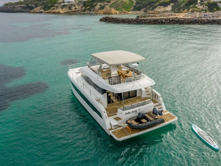 Hire Luxury Yacht Fountaine Pajot with a boat licence