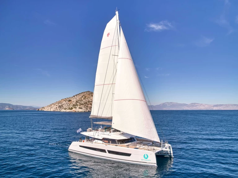 Hire Luxury Yacht Fountaine Pajot with a boat licence