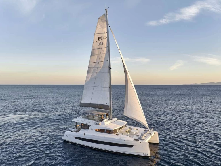 Hire Luxury Yacht Bali with a boat licence