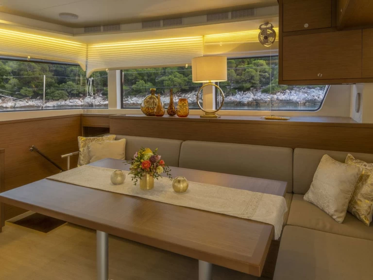 Hire Luxury Yacht Lagoon with a boat licence