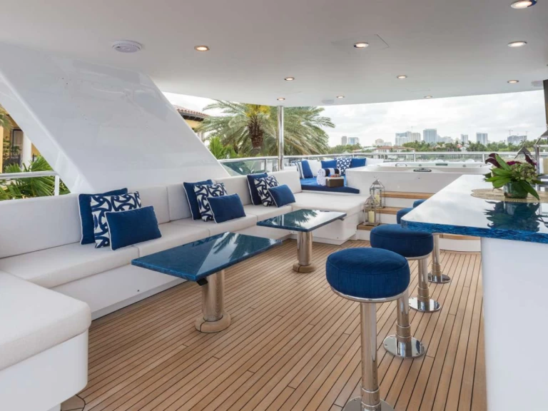 Luxury Yacht to hire Nassau at the best price