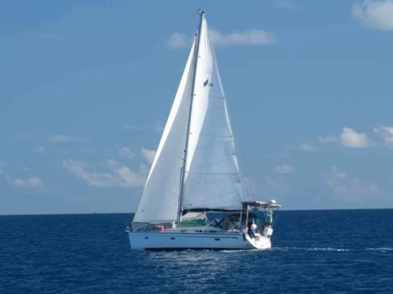 Yacht hire Punaauia cheap Bavaria 39 Cruiser