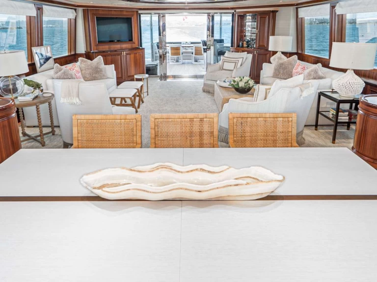 Luxury Yacht to hire New England at the best price