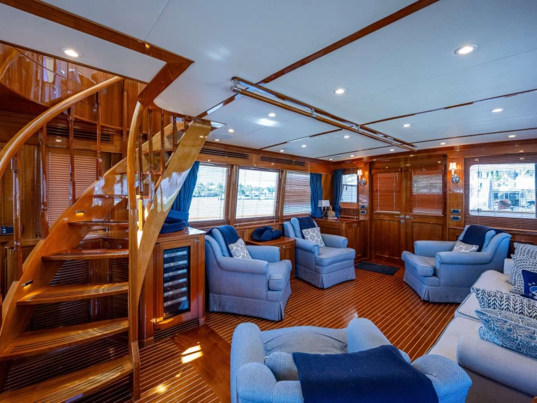 Hire Luxury Yacht with or without skipper Hunt Bahamas