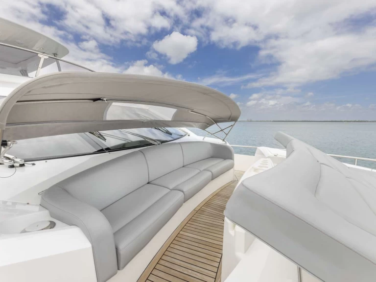 Yacht charter Bahamas - Sunseeker Helios on SamBoat