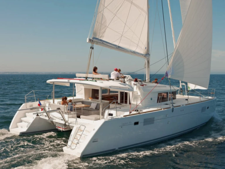 Hire Catamaran with or without skipper Lagoon Lefkáda