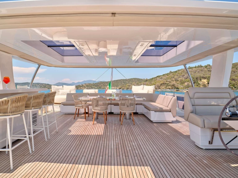 Hire Luxury Yacht with or without skipper Sunreef Termoli