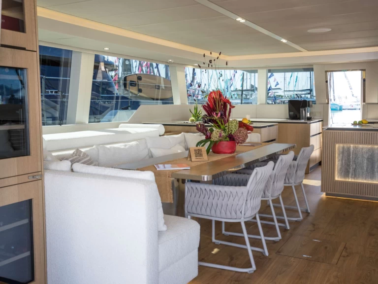 Hire Luxury Yacht with or without skipper Sunreef Naples