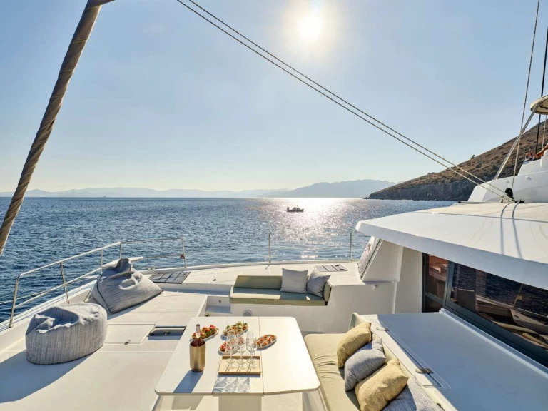 Yacht hire Néa Péramos cheap SAHANA