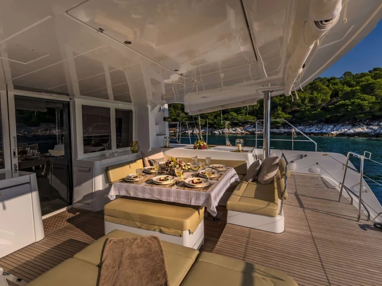 Luxury Yacht hire in Néa Péramos - Lagoon FLO