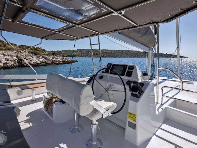 Luxury Yacht hire in Saint Martin - Dufour WALK'N ON SUNSHINE