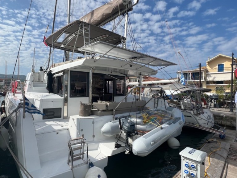 Charter a Bali Bali 4.4 in Lefkáda on Samboat