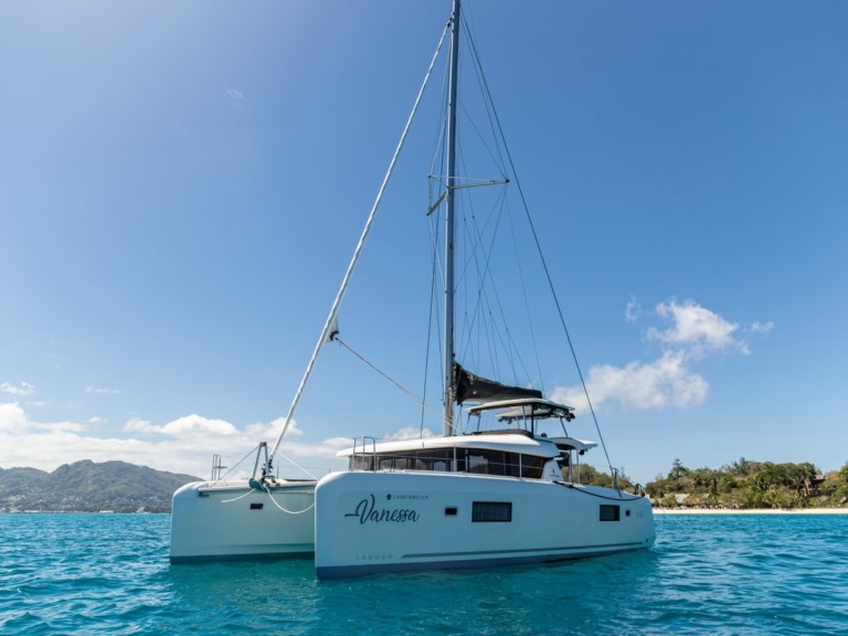 Catamaran to hire Eden Island at the best price