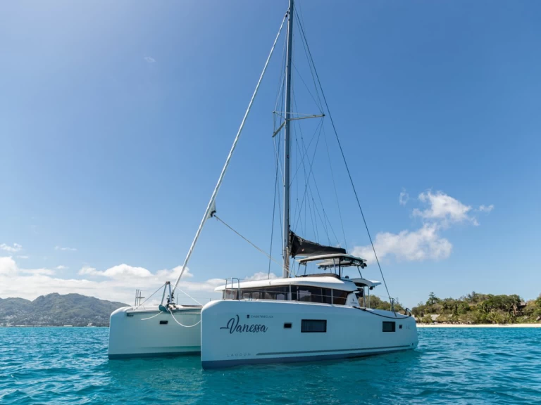 Catamaran to hire Eden Island at the best price