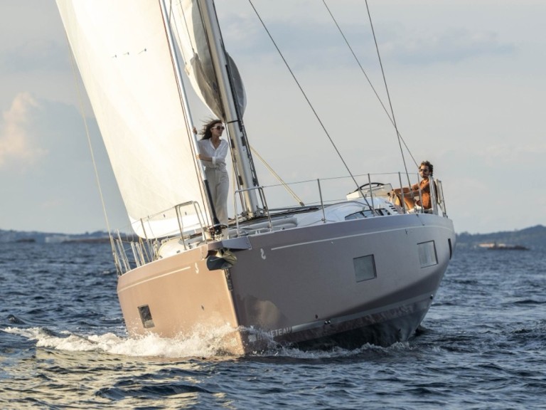 Charter a Bénéteau Oceanis 52 in Cugnana Verde on Samboat