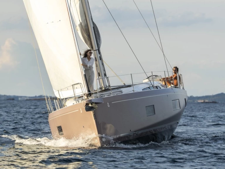 Charter a Bénéteau Oceanis 52 in Cugnana Verde on Samboat