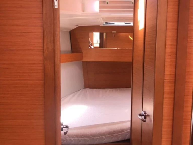 Sailboat hire in Cagliari - Dufour Dufour 390