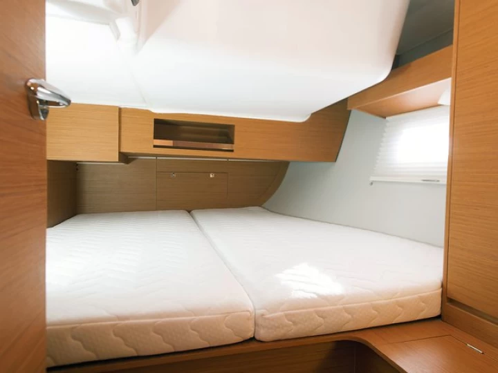 Sailboat to hire Procida at the best price