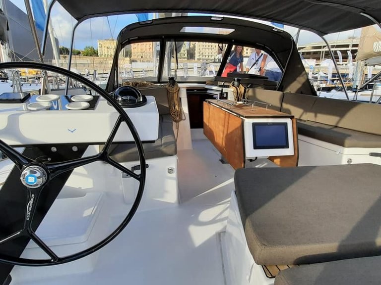Yacht hire Cagliari cheap Dufour 470