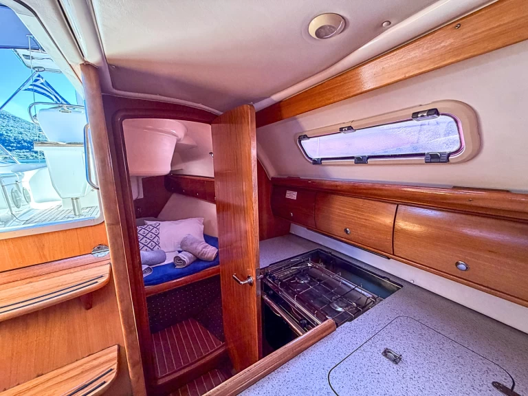 Hire a Bavaria Cruiser 32 Vlycho